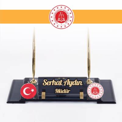 Adalet Bakanlığı Logolu Türk Bayraklı Masa İsimliği Bayrak Logolu Elit Kristal Ofis Masaüstü İsimlik 