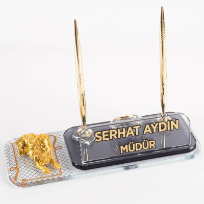 Aslan Biblolu Masa İsimlik Desenli Lion Ofis Masa İsimliği Yatan Aslan Ofis Masa üstü İsimlik 
