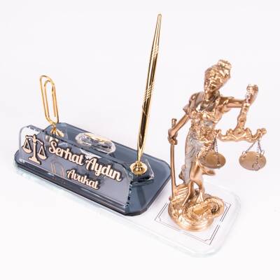 Avukata Özel İsimlik Themis Heykelli İmza Tasarımlı Masa İsimliği Avukat Hakim Savcı hediyesi 