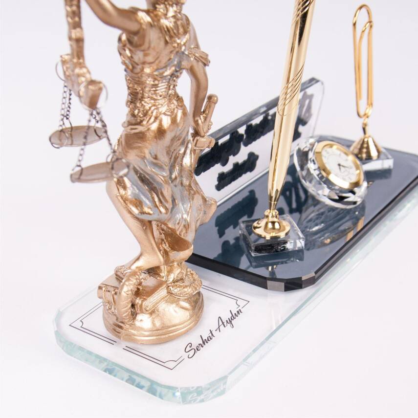 Avukata Özel İsimlik Themis Heykelli İmza Tasarımlı Masa İsimliği Avukat Hakim Savcı hediyesi - 4