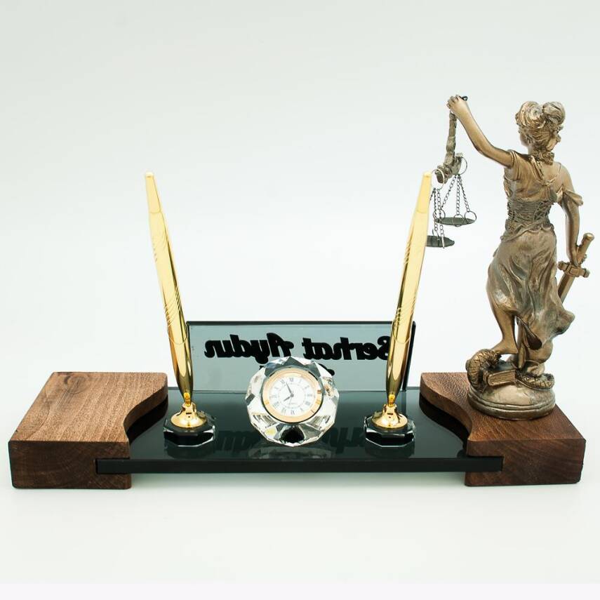 Avukatlara Özel İsimlik Adalet Themis Heykeli Avukat Masa İsimliği Masif Hakim Savcı Hediye Masalık - 4