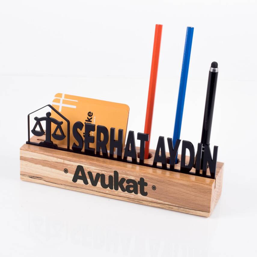 Avukatlara Özel Masif Kayın Ahşap Masa İsimliği Kartvizitlik ve Kalemlikli Masaüstü İsimlik Standı - 1