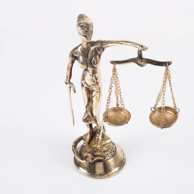 Dekoratif Altın Renk Pirinç Döküm Adalet Tanrıçası Heykeli, Themis Biblo - 1