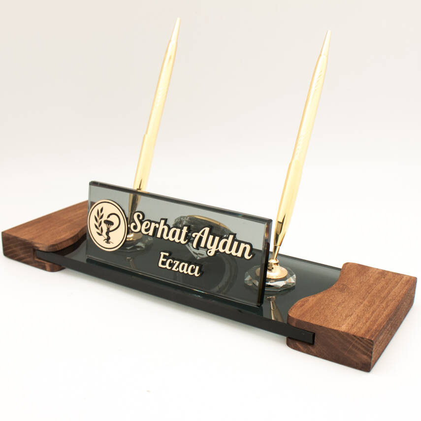 Eczacılara Özel İsimlik Kabartma Logolu Masif Ahşap Masa İsimliği - 3