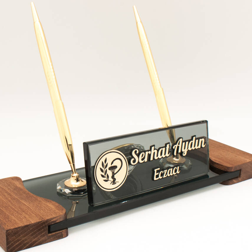 Eczacılara Özel İsimlik Kabartma Logolu Masif Ahşap Masa İsimliği - 1