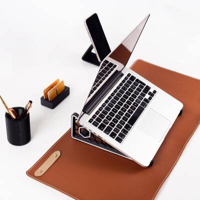 Laptop Tutucu Standı + Masa Pedi + Masaüstü Organizer Seti Kalemlik Telefonluk Kartlık Ofis Hediyesi - 2