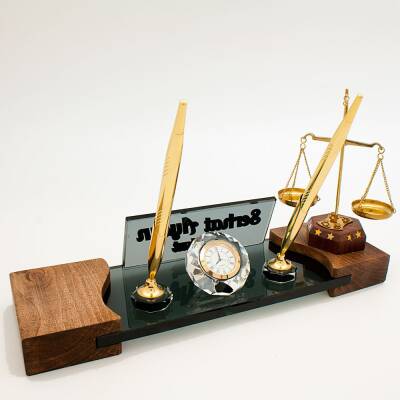 Terazi Biblolu Avukat İsimlik Masif Ahşap Ayaklı Kristal Masa İsimliği Hakim Savcı Hediye - 3