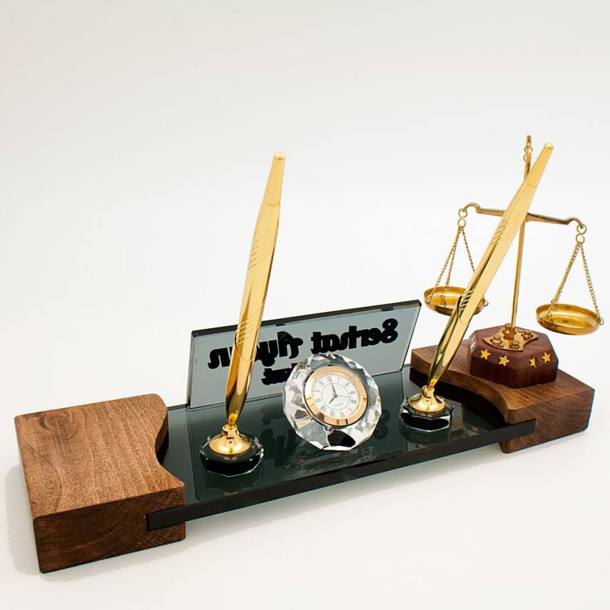 Terazi Biblolu Avukat İsimlik Masif Ahşap Ayaklı Kristal Masa İsimliği Hakim Savcı Hediye - 3